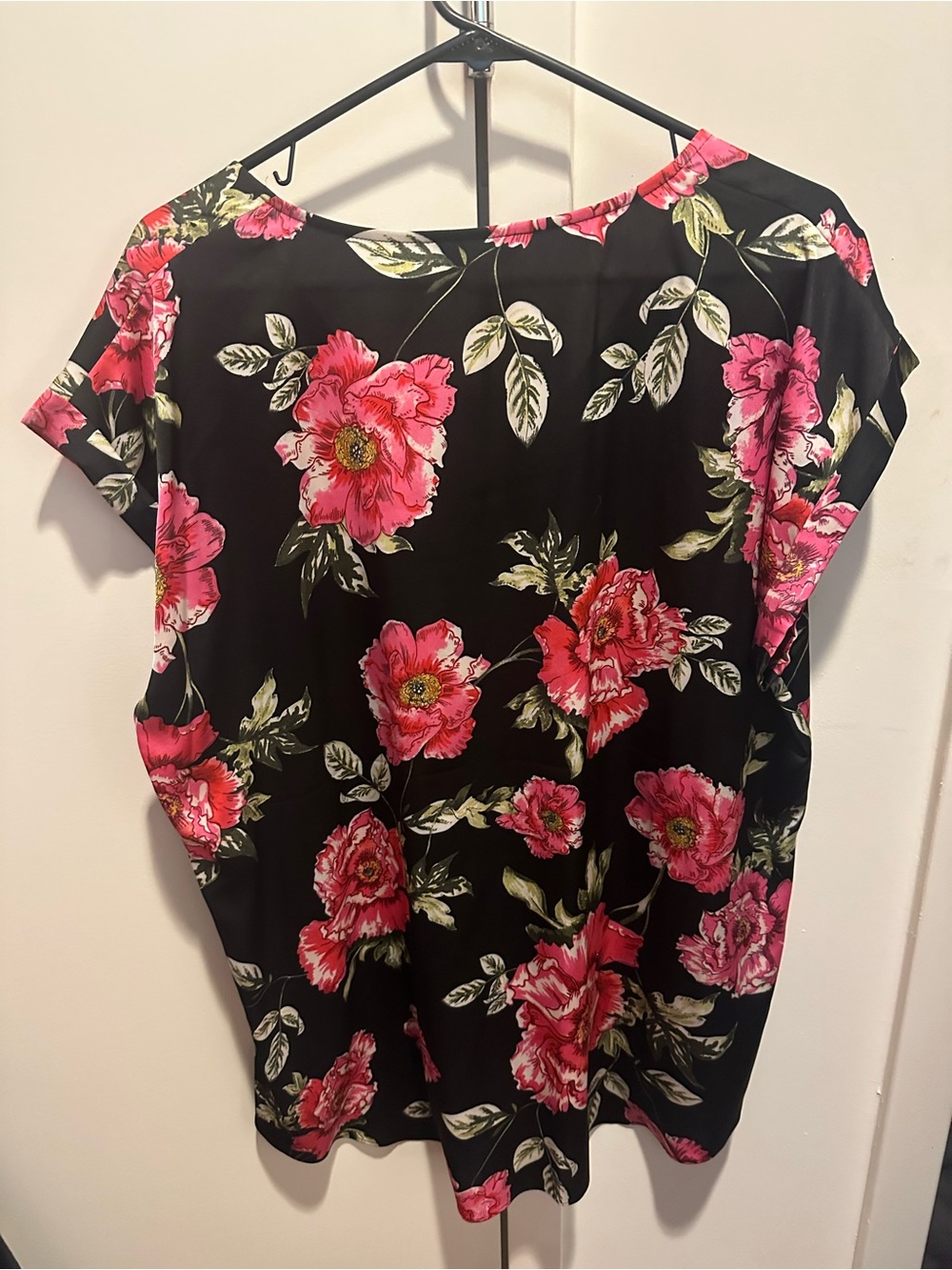 Express Black Floral Zip-Front Blouse with Pink Blooms - Picture 2 of 4